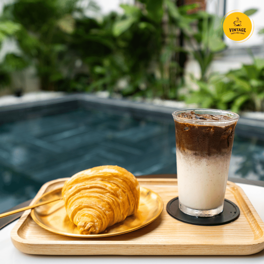 Vintage Taste Deli Cafe Hoi An, Vintage coffee shop Hoi An, Quality coffee Hoi An, Hoi An culinary experience , Hoi An cakes and drinks 