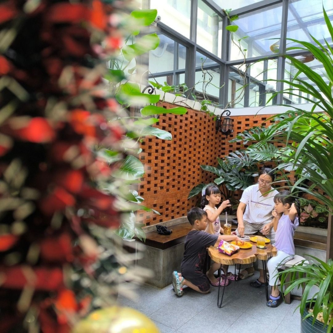 Vintage café, classic-style café, beautiful café at Vinhomes Grand Park, café with a beautiful view in District 9, nearby café, vintage café at Vinhomes Grand Park, green-space café, beautiful check-in café, pastry café in Saigon, and chill café in Saigon