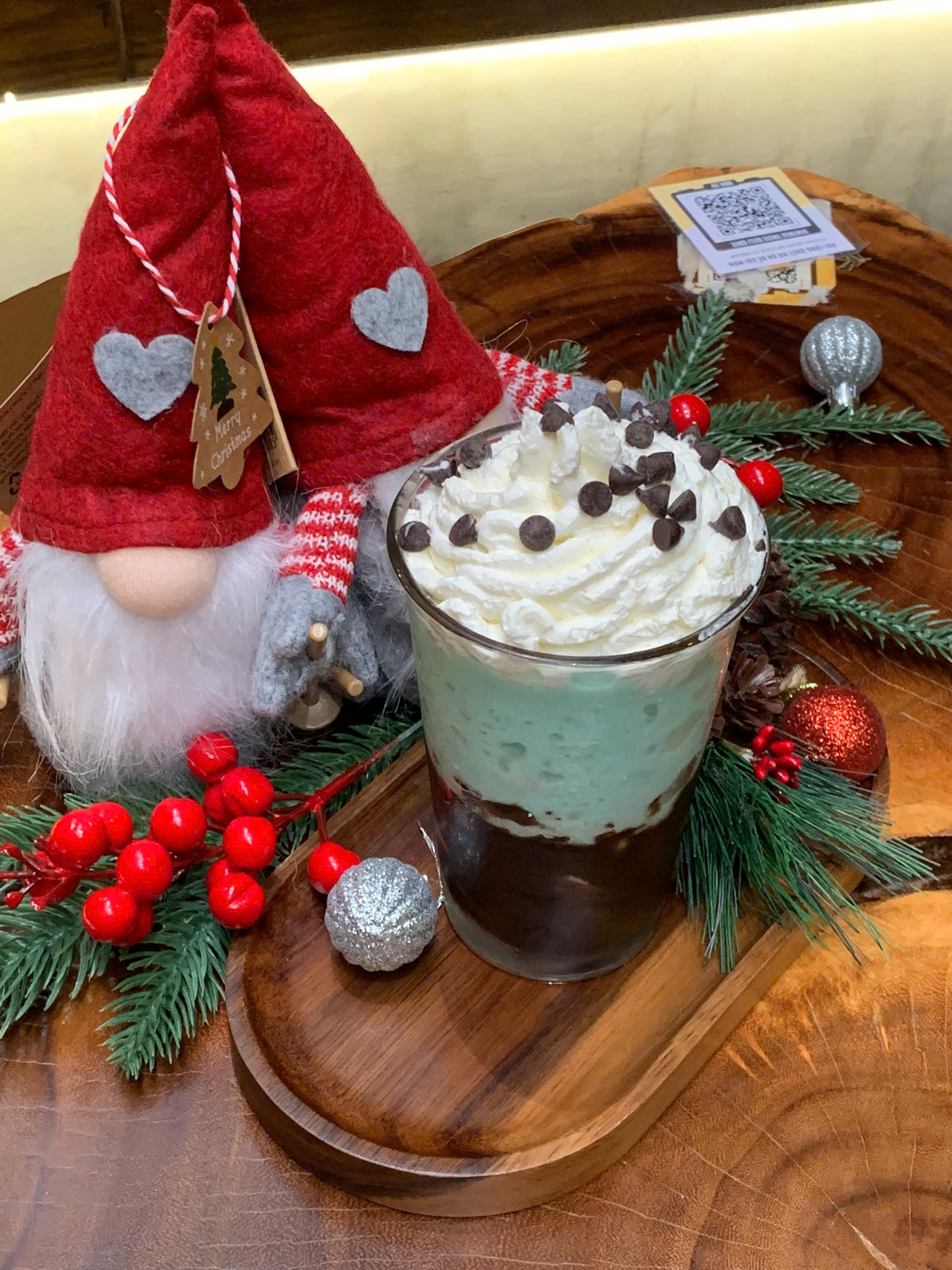 Vintage coffee shop, classic style cafe, beautiful cafe at Vinhomes Grand Park, cafe with nice view in District 9, cafe near me